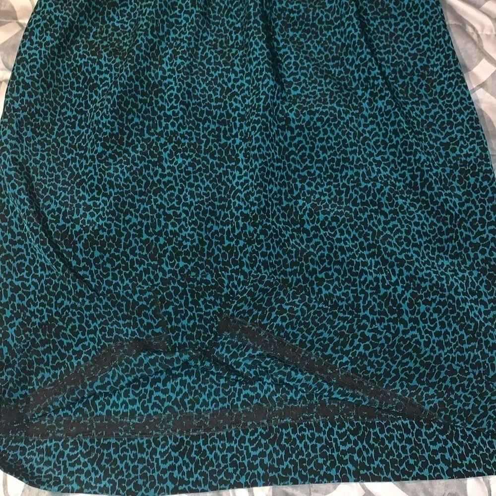 1970s Vintage Lady Carol Petites of NY 2 piece skirt set blue leopard silk small - Picture 7 of 9